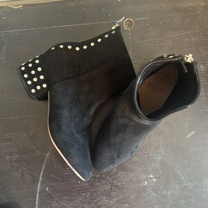 🤝Black studded angle booties